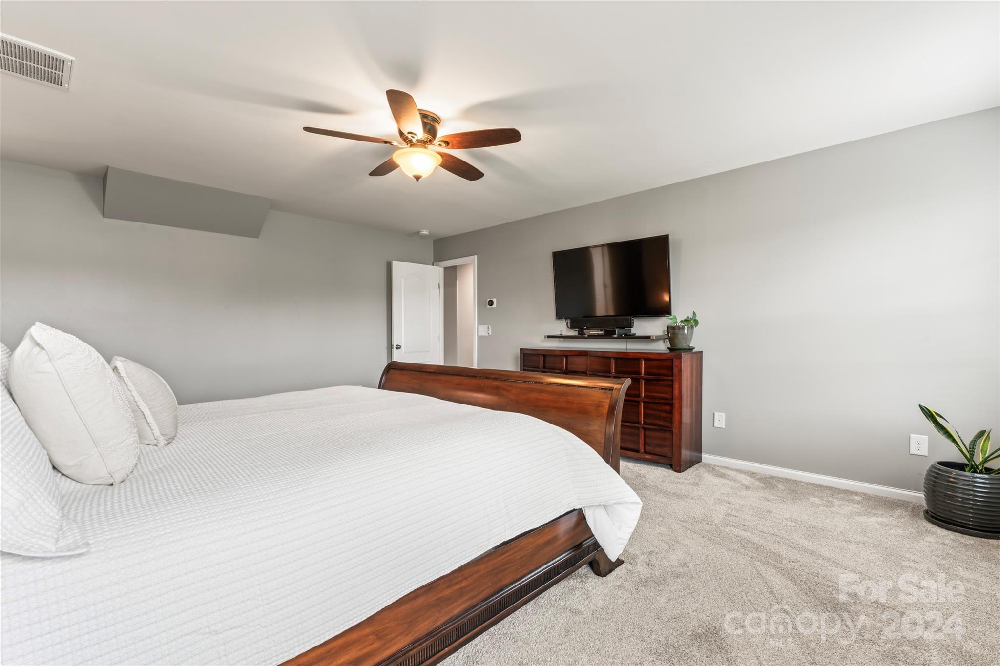 1486 Tomkins Knob Drive