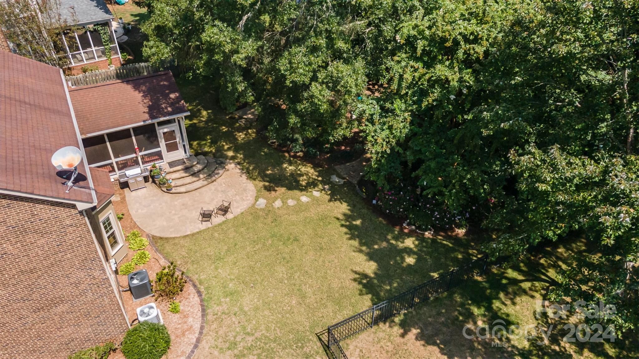 6705 Lyndonville Drive