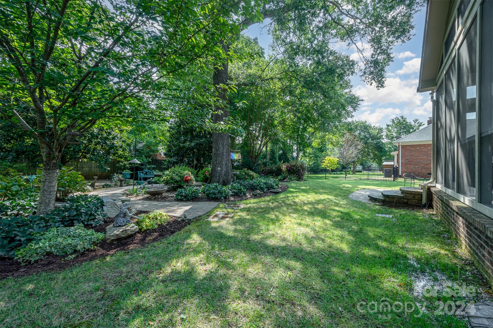6705 Lyndonville Drive