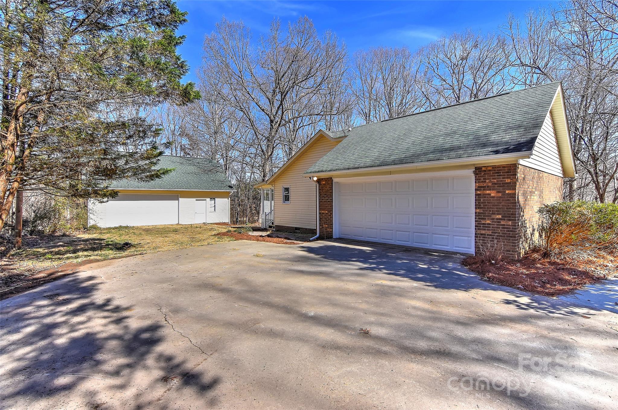 2205 E Brief Road