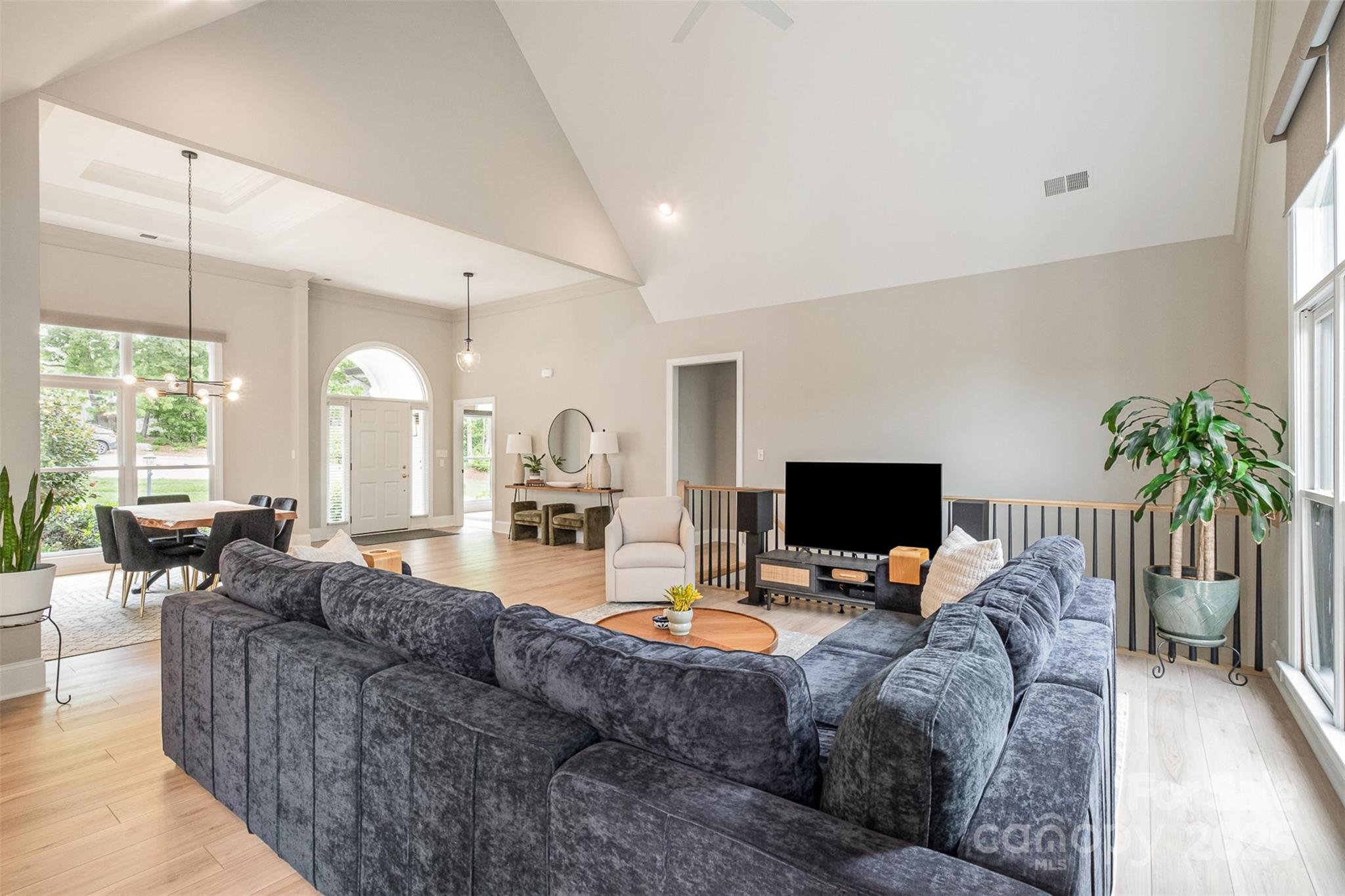 7280 Woodside Court