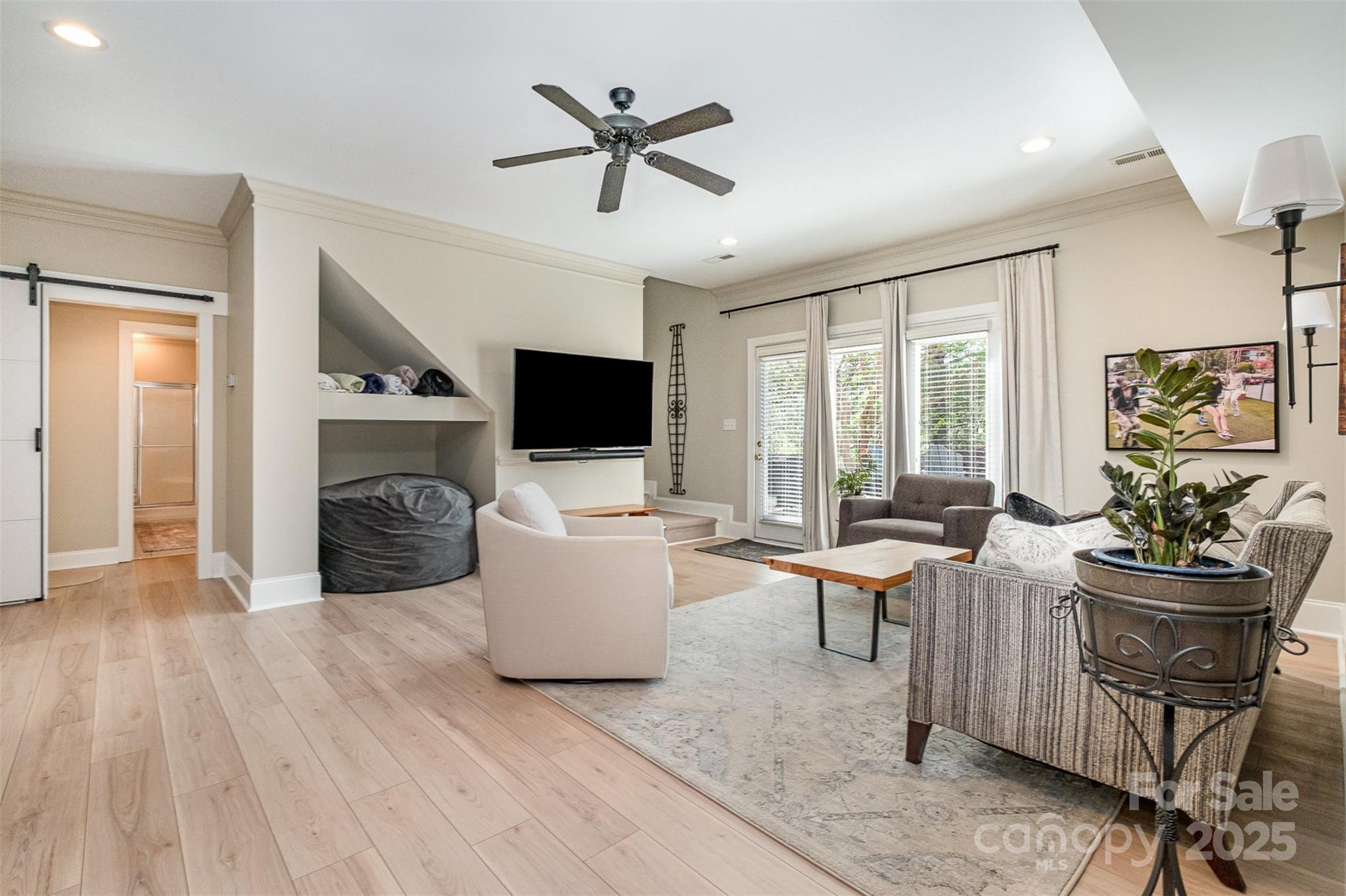 7280 Woodside Court