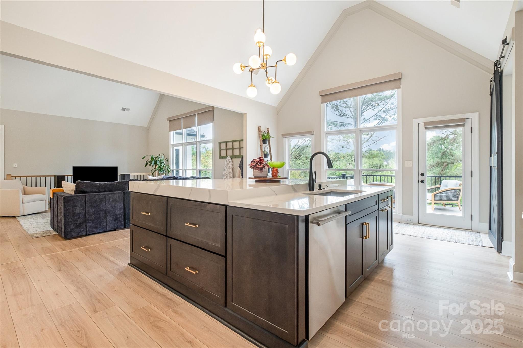 7280 Woodside Court