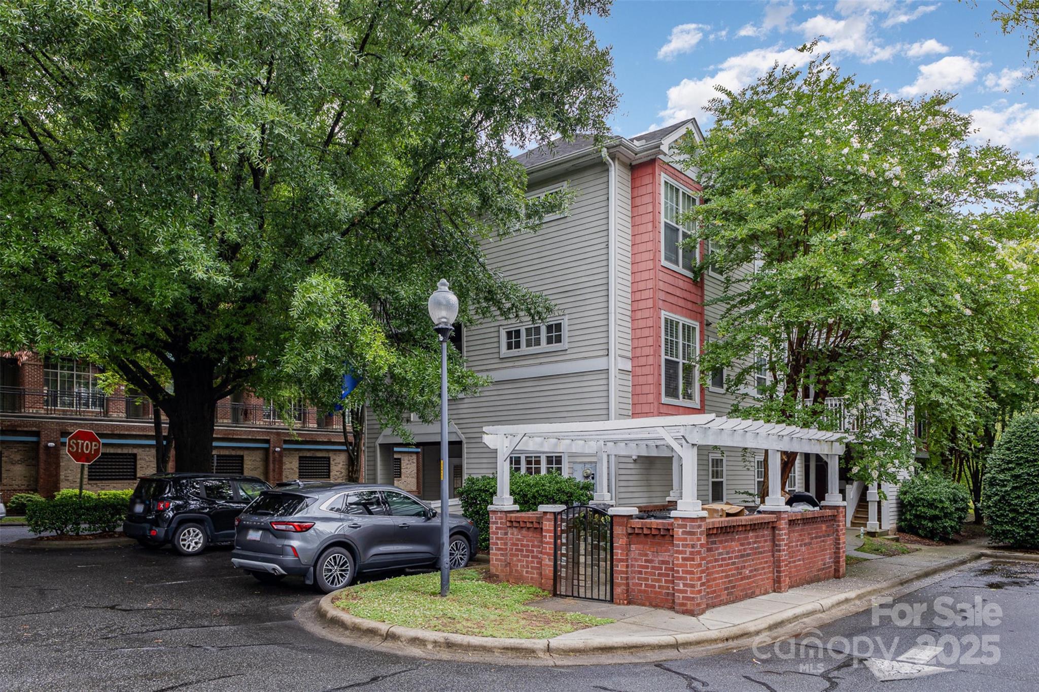 1136 W 1st Street