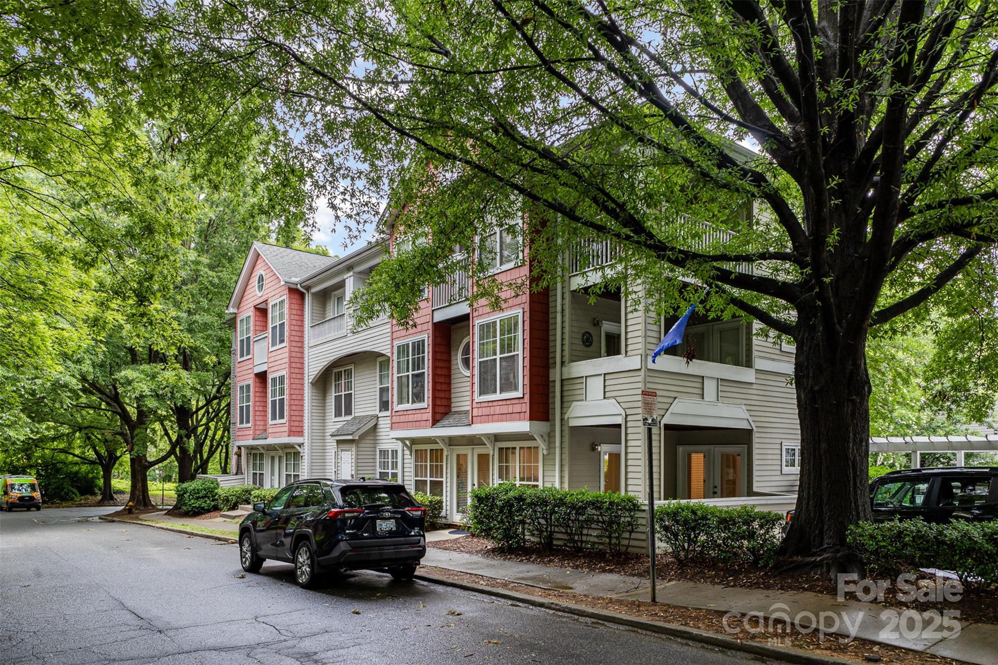1136 W 1st Street