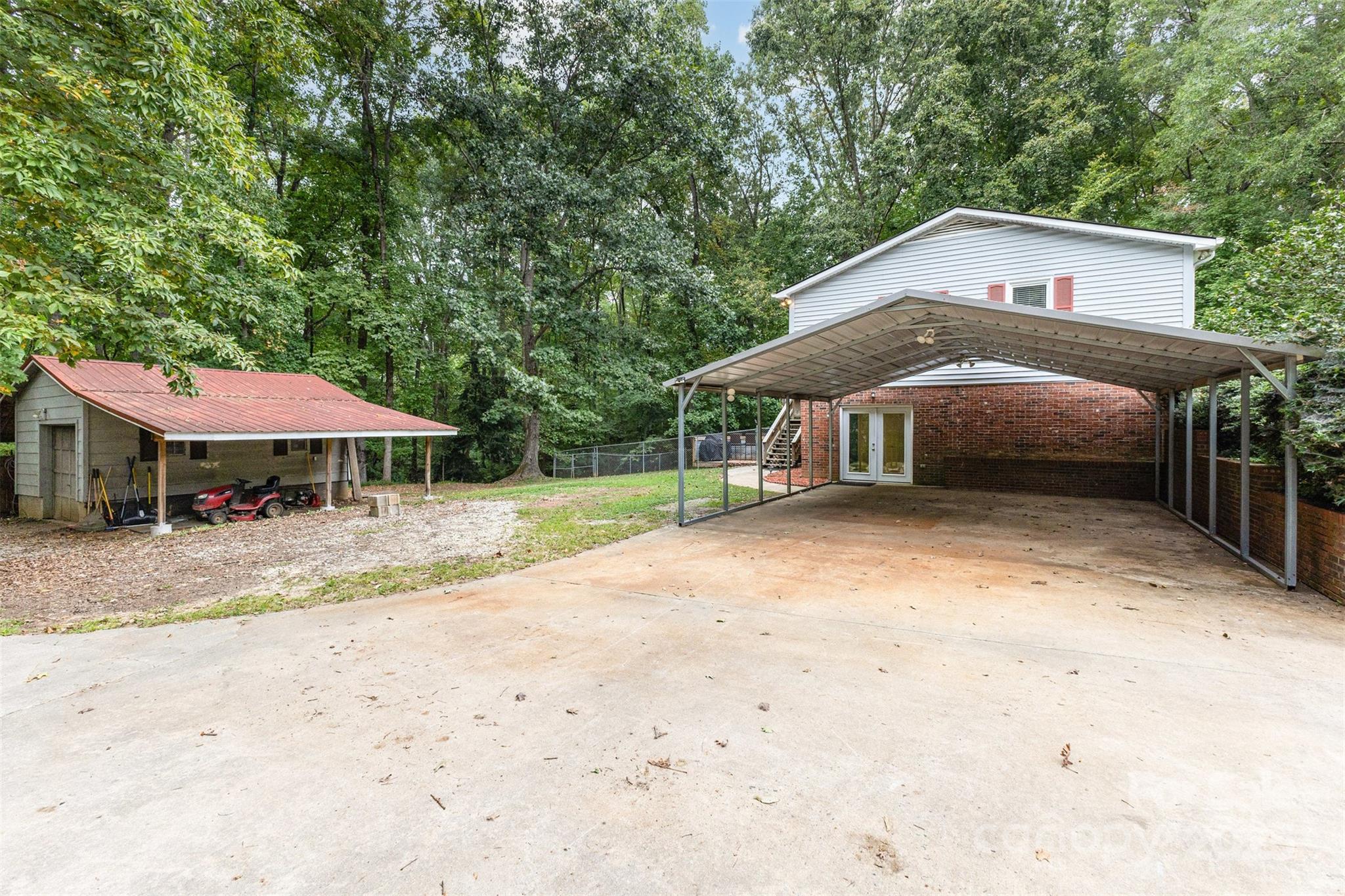 330 Oak Ridge Run