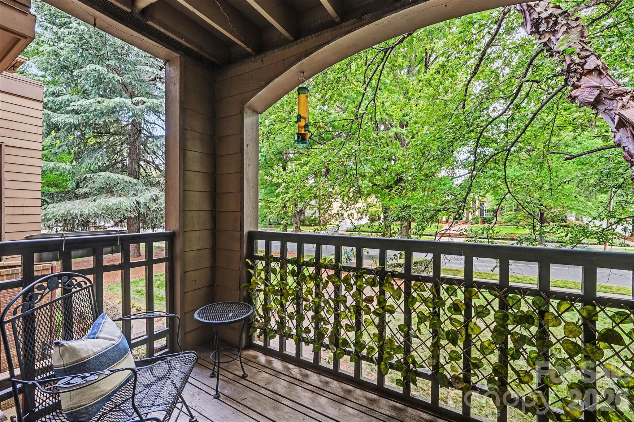 1109 E Morehead Street Unit: 5