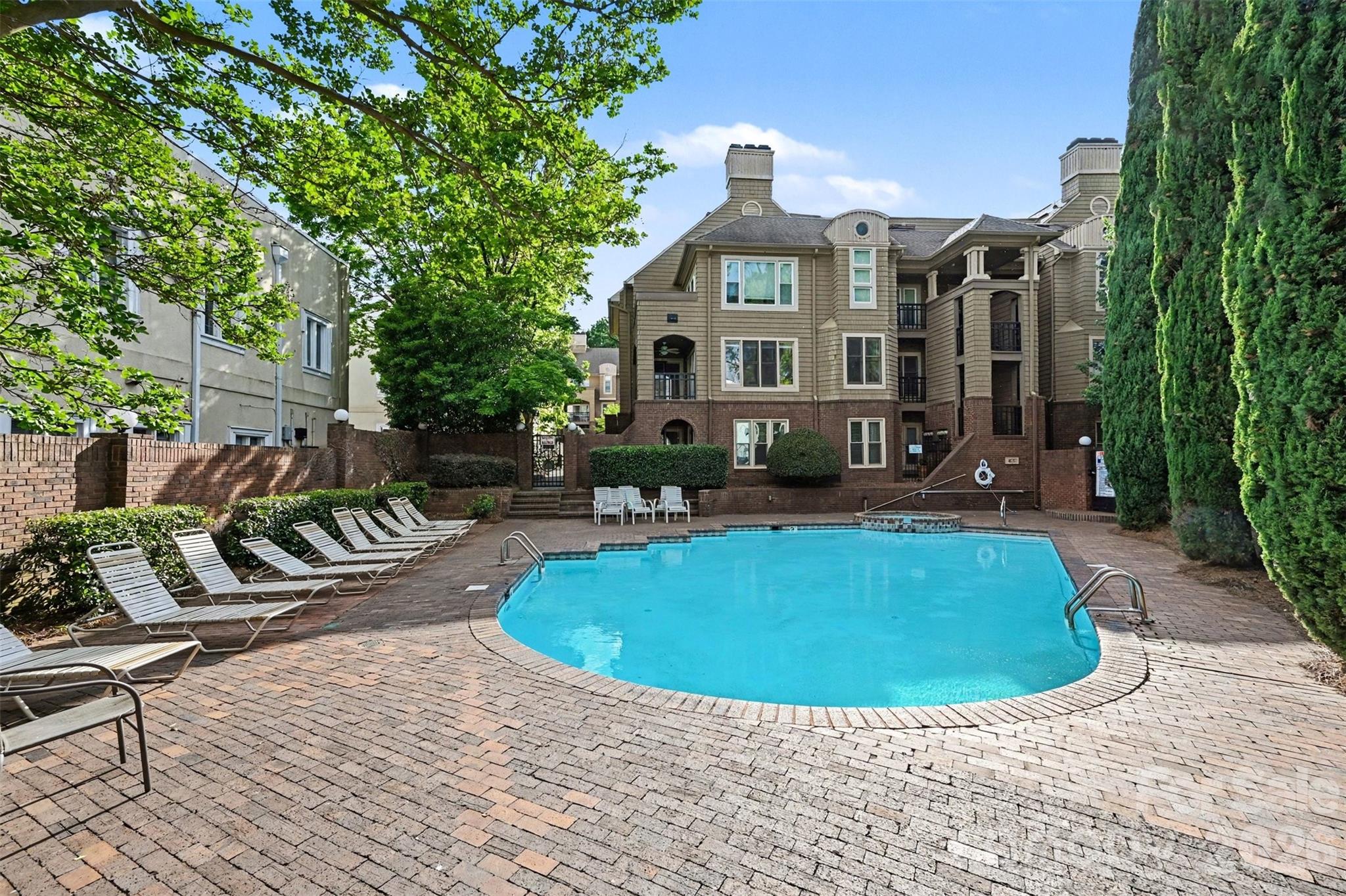 1109 E Morehead Street Unit: 5