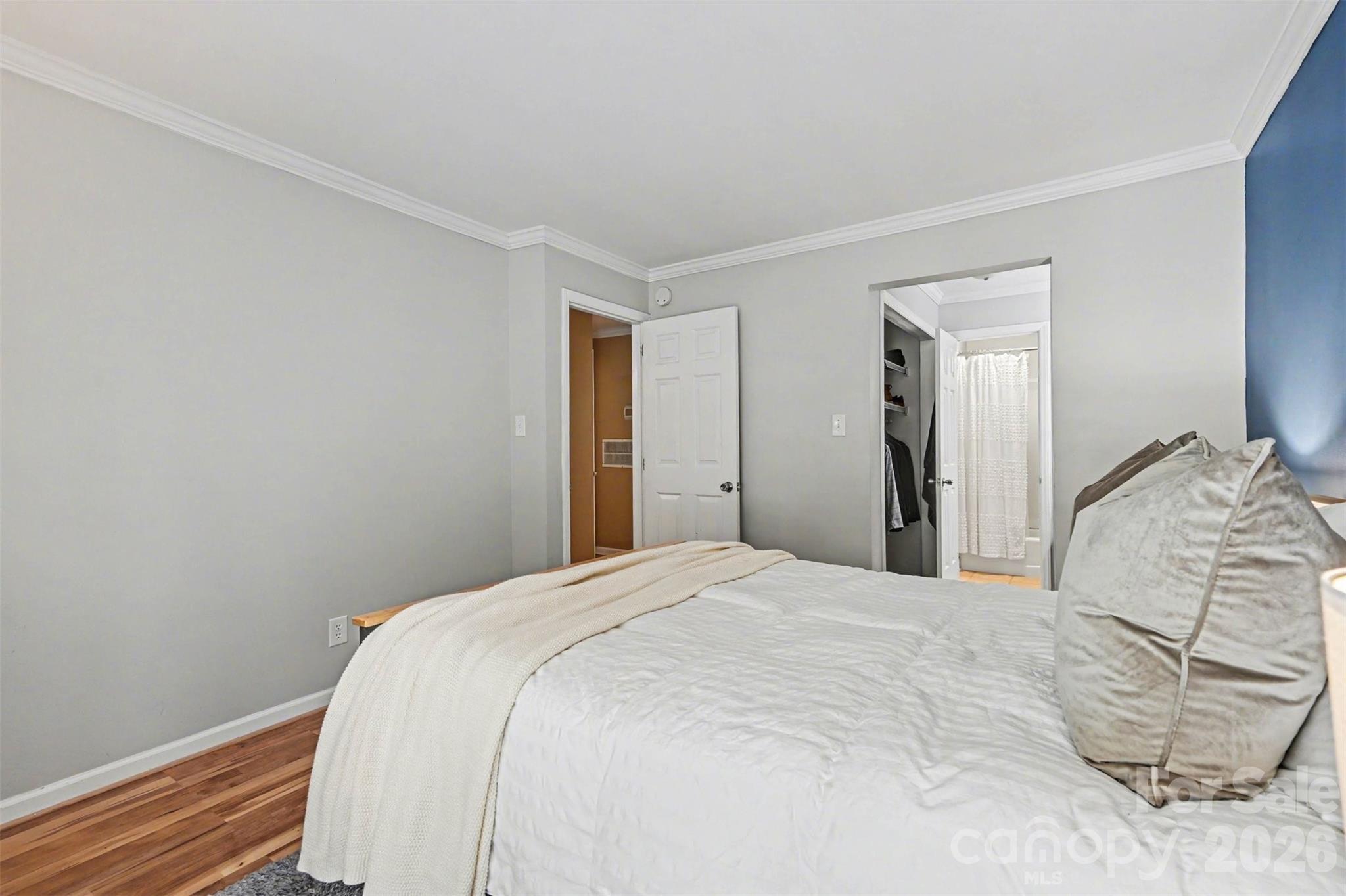 1109 E Morehead Street Unit: 5
