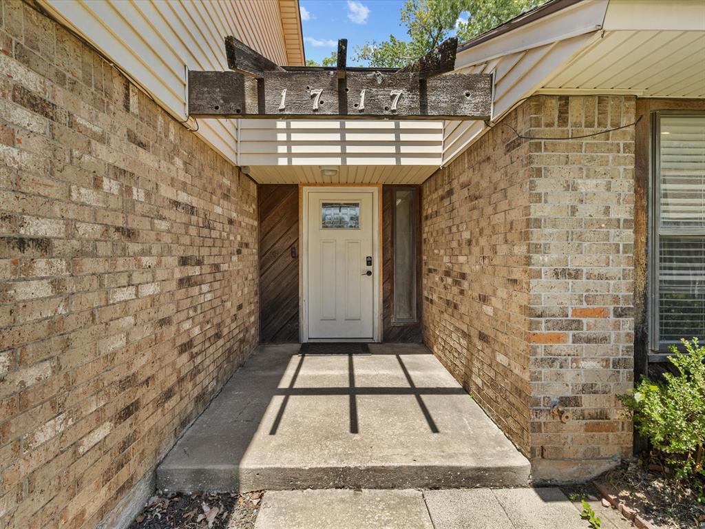 1717 Crest Circle Circle