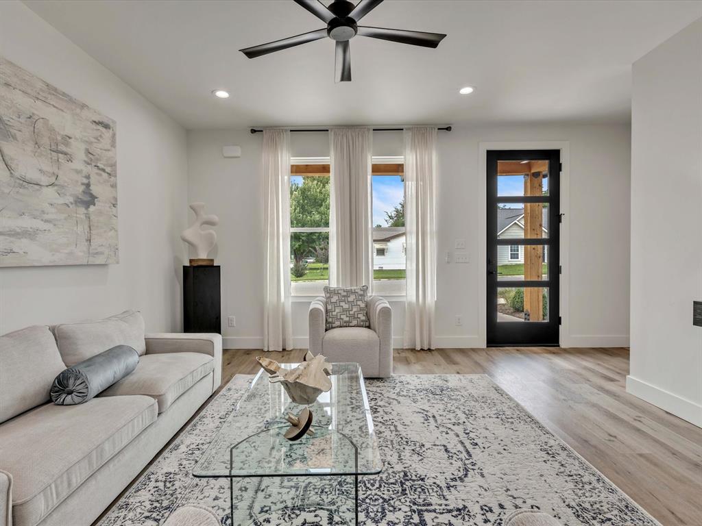 432 W 2nd Street
