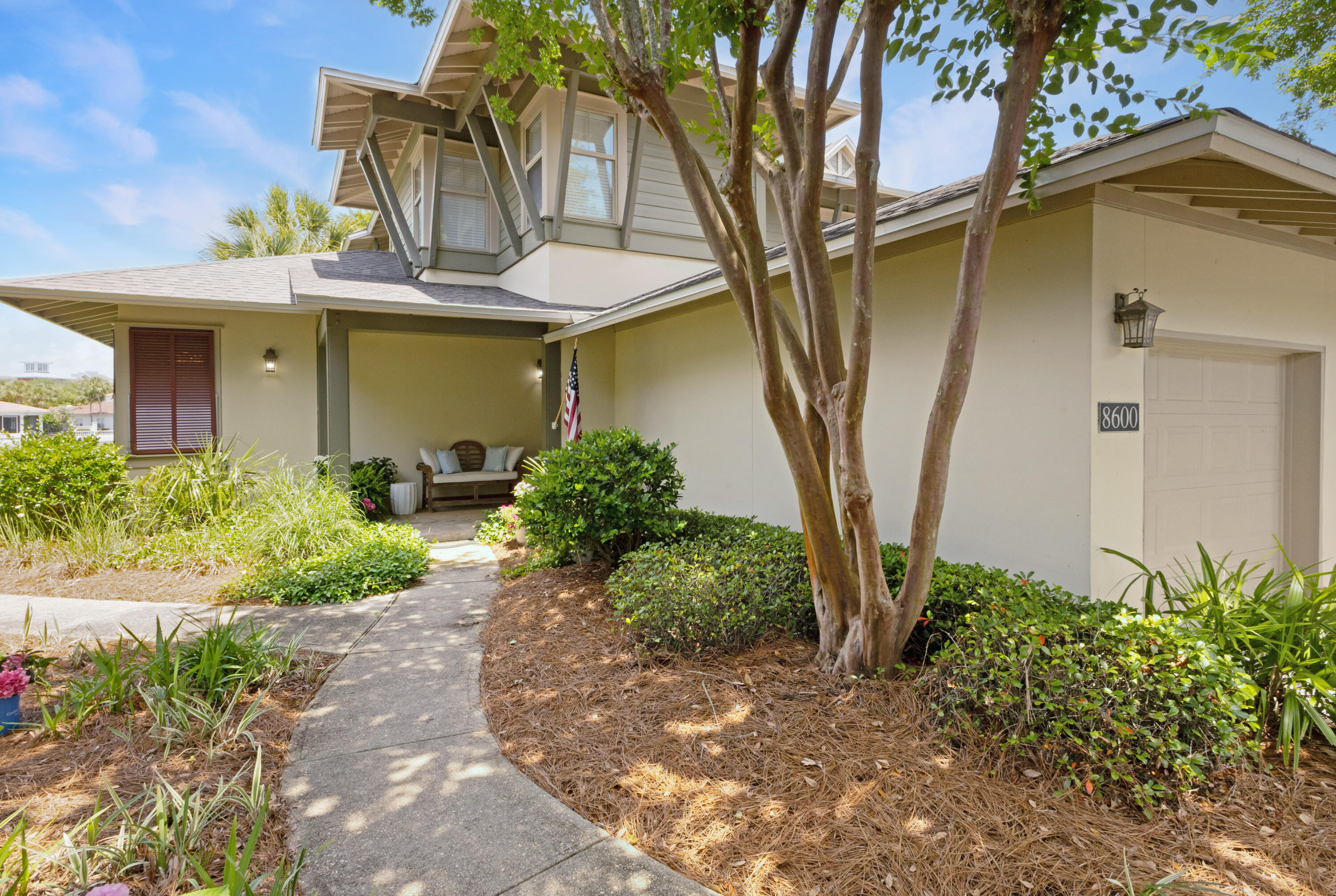 8600 Magnolia Bay Lane