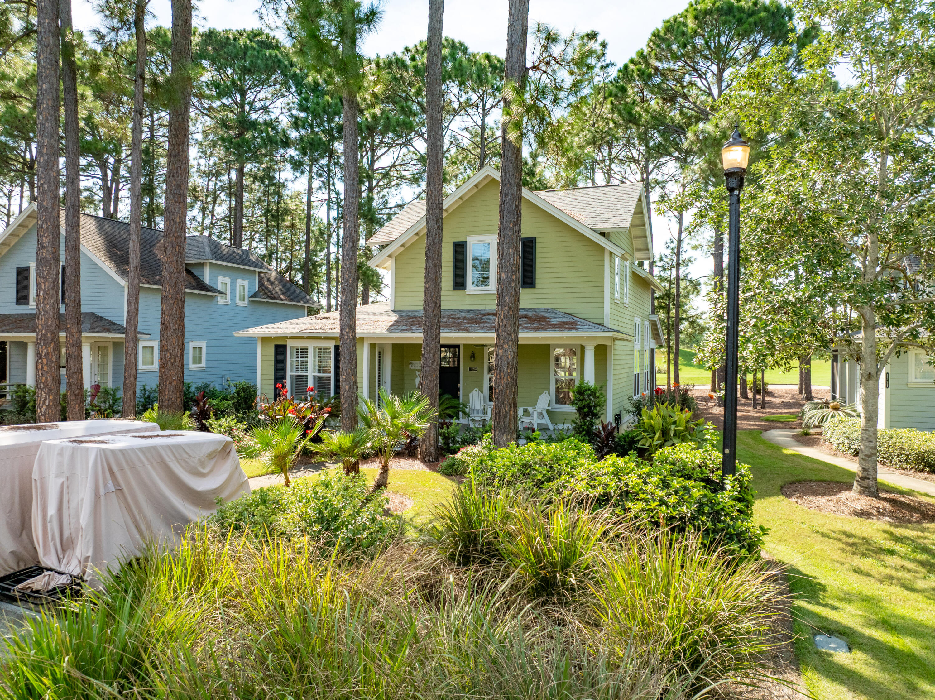 1290 Laurel Way