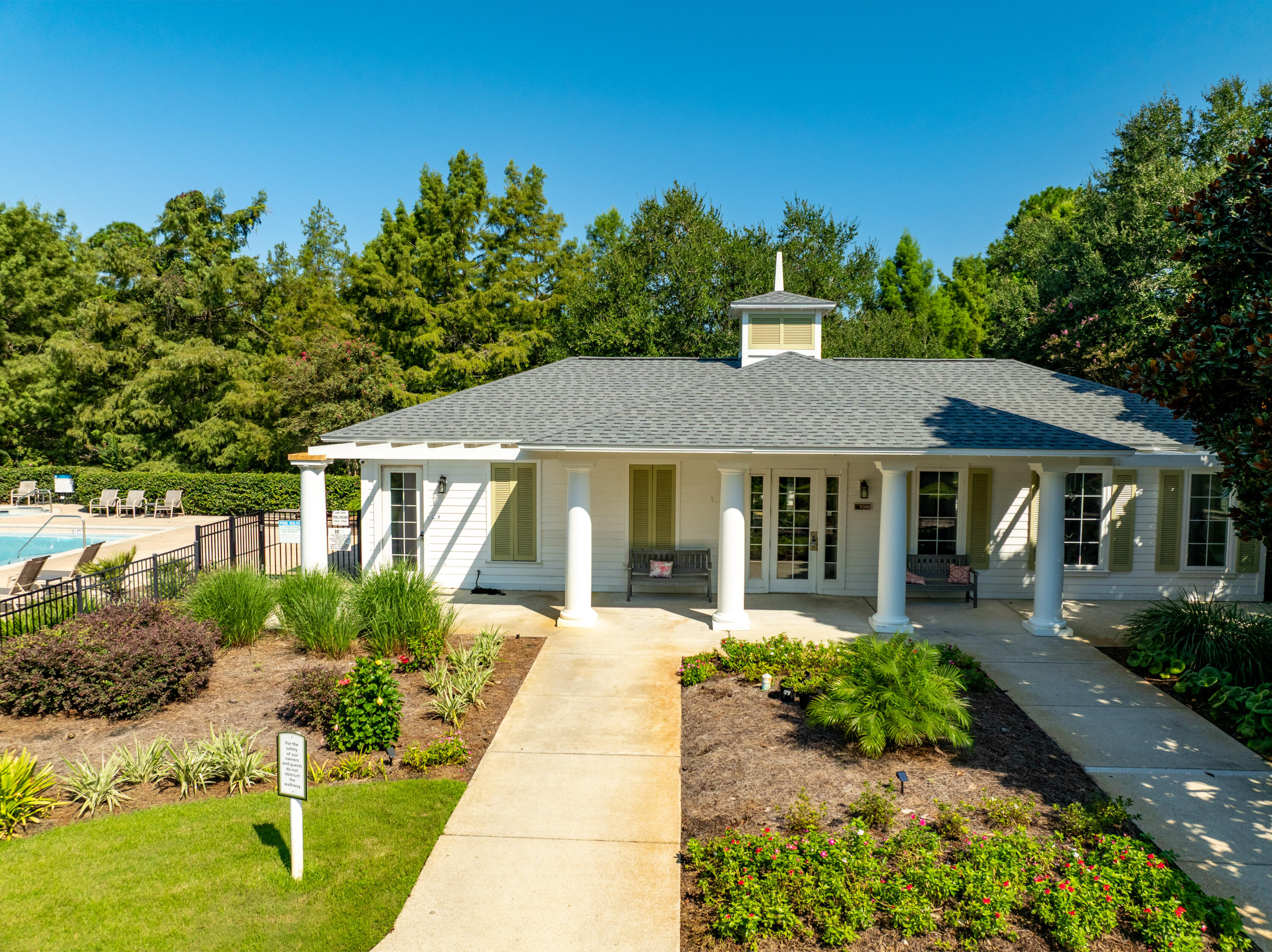 1290 Laurel Way