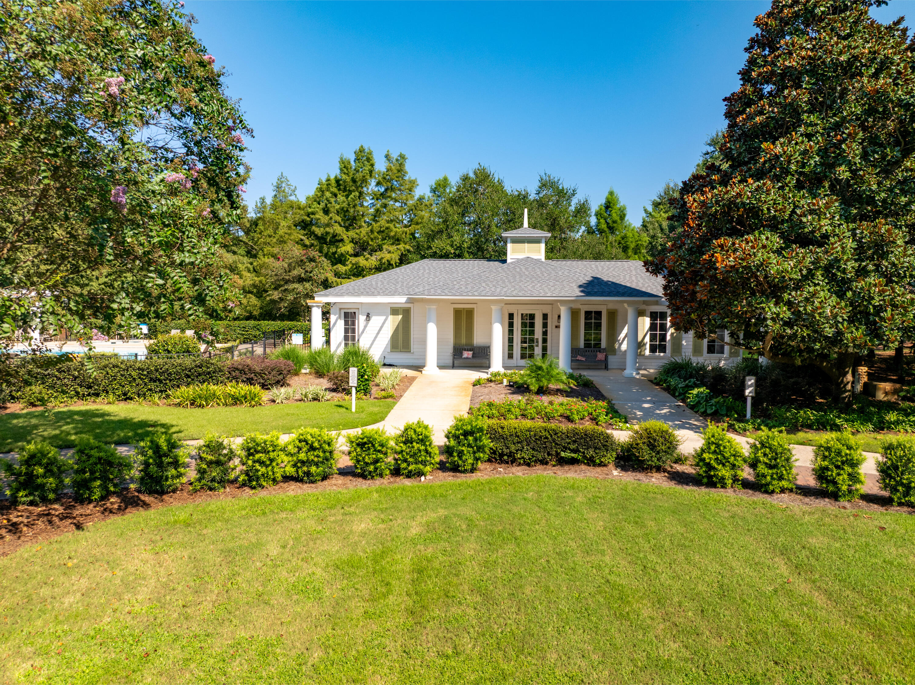1290 Laurel Way