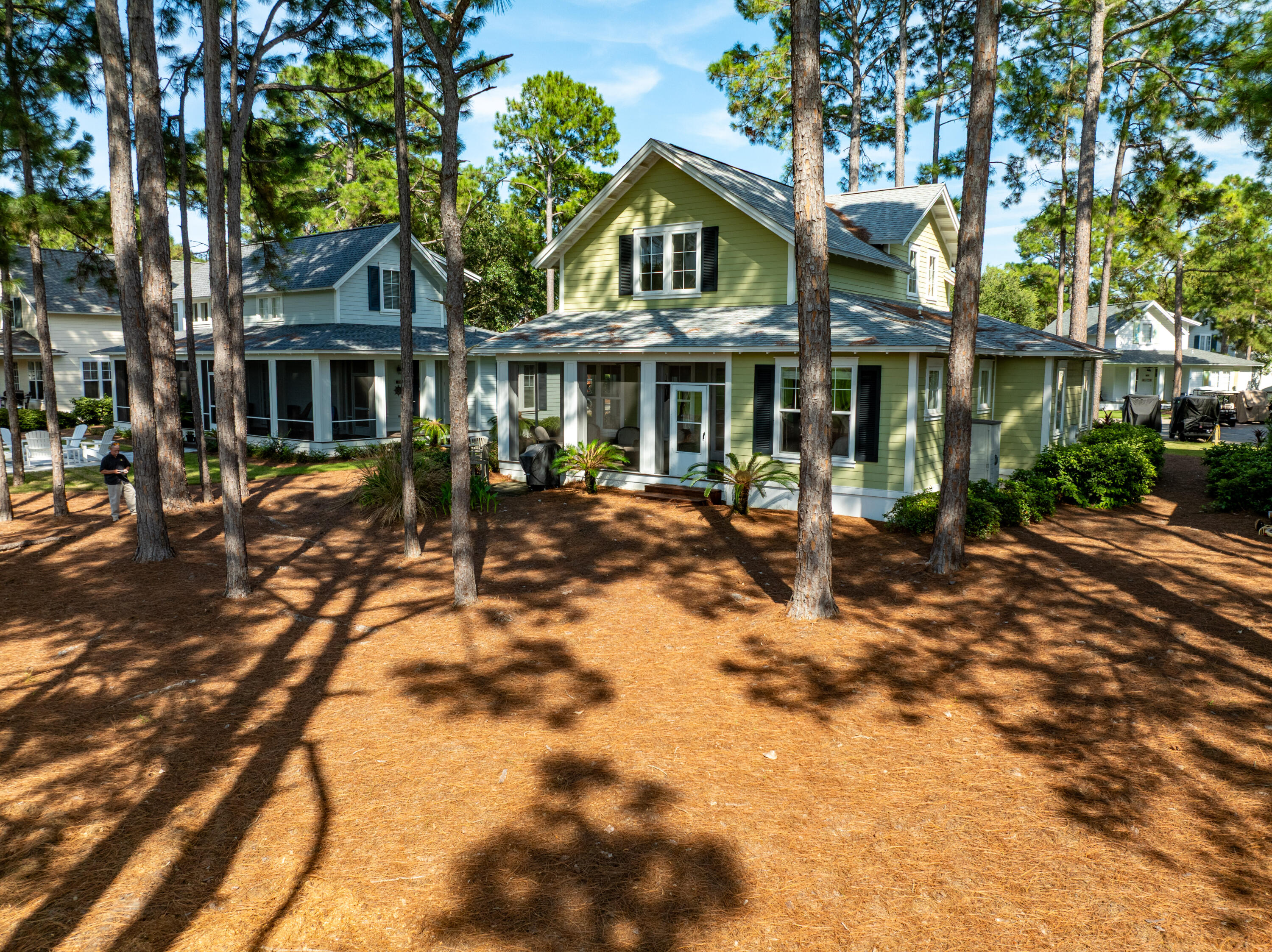1290 Laurel Way