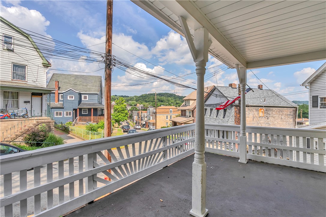 215 Short St