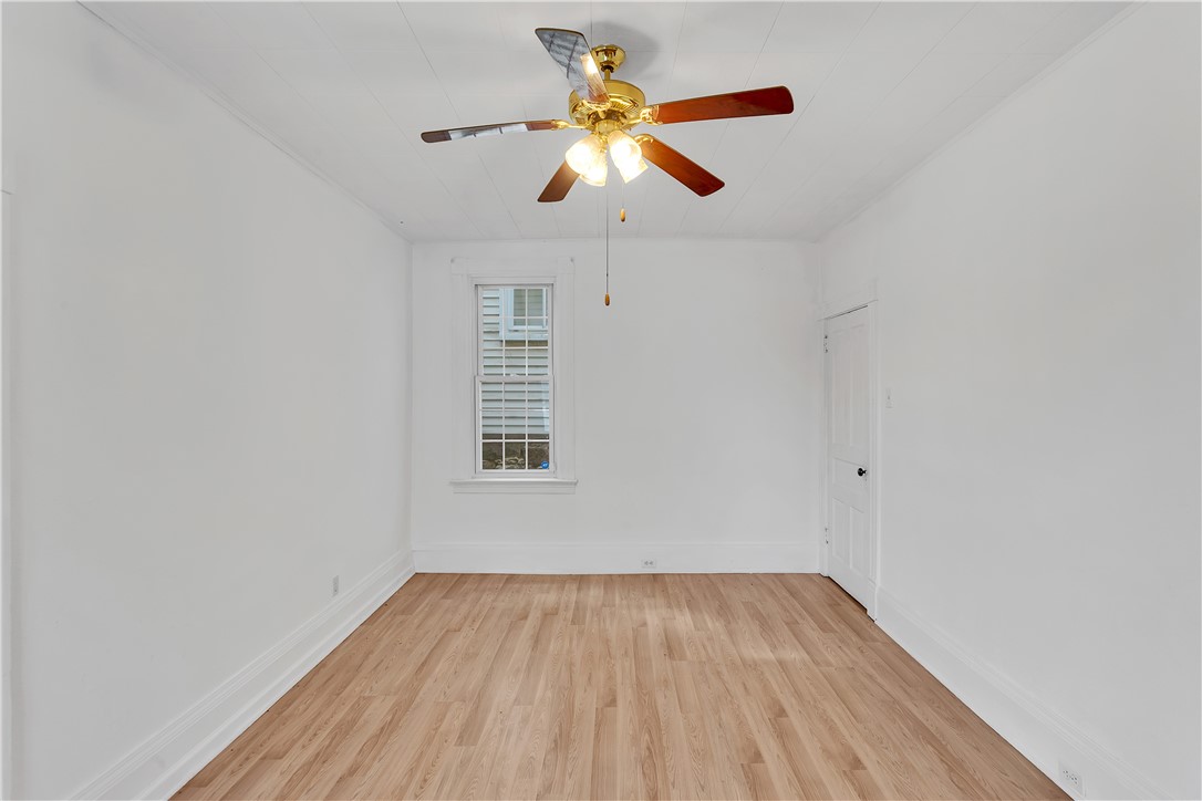 215 Short St