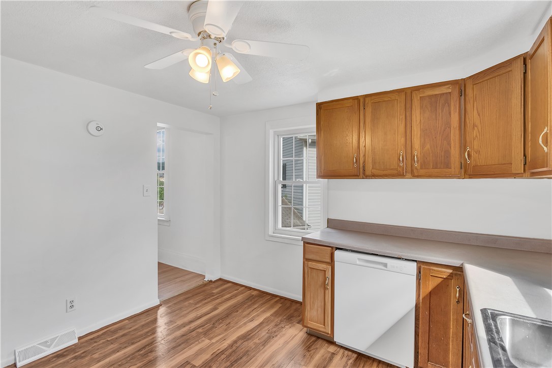215 Short St