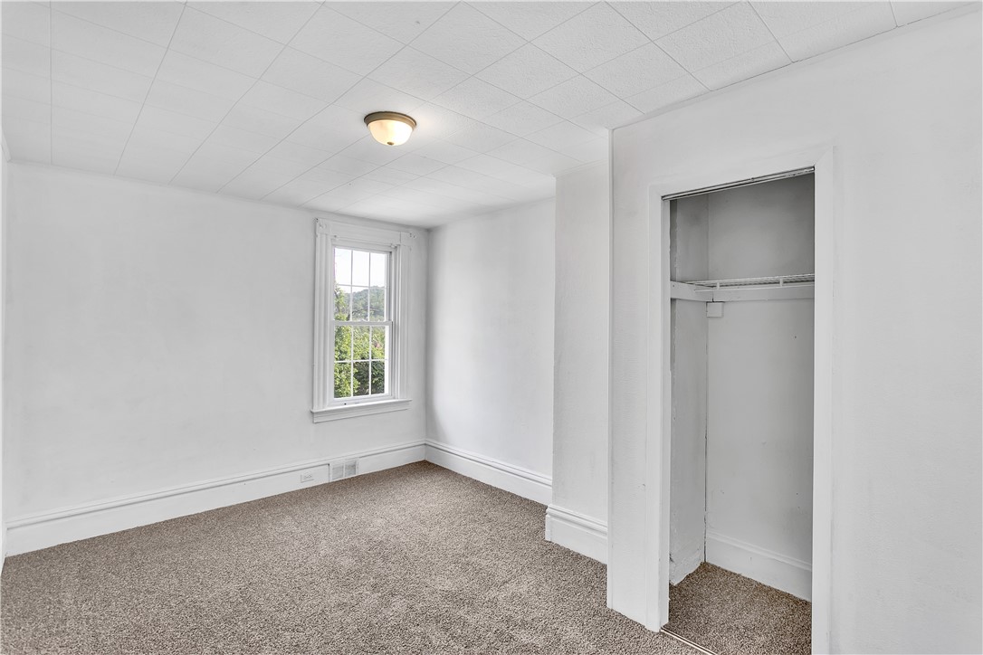215 Short St