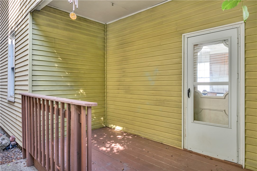 215 Short St