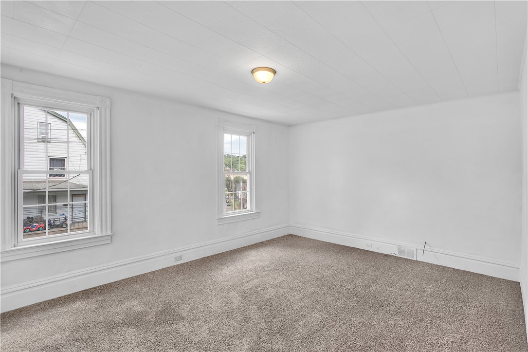 215 Short St