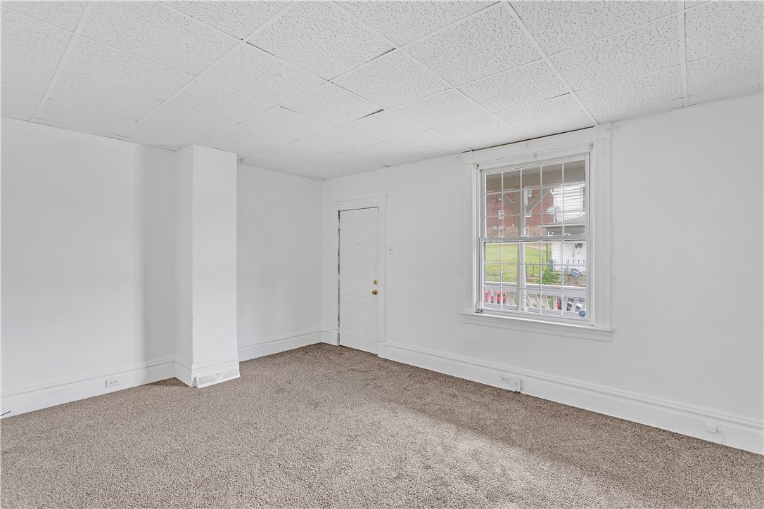 215 Short St