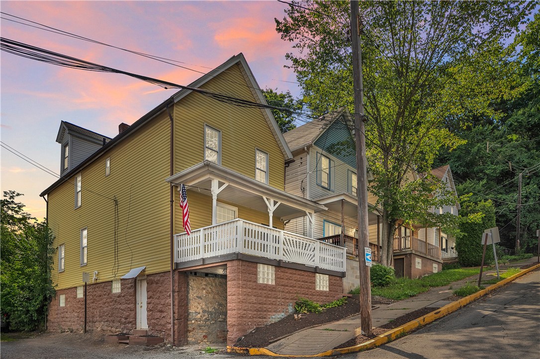 215 Short St