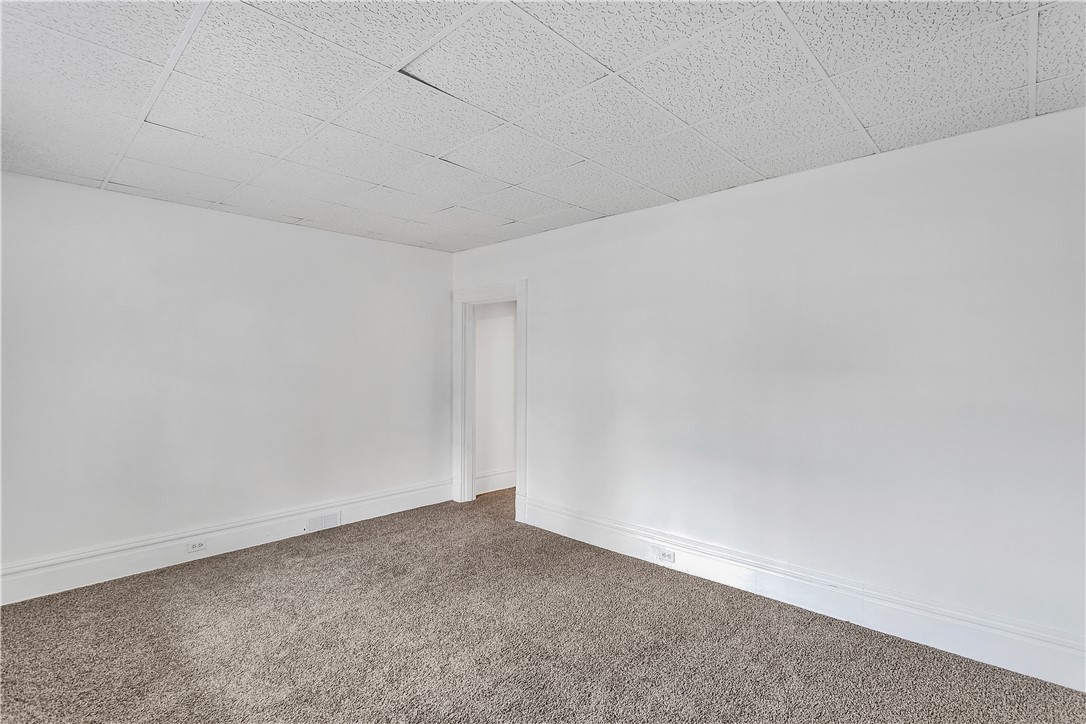215 Short St
