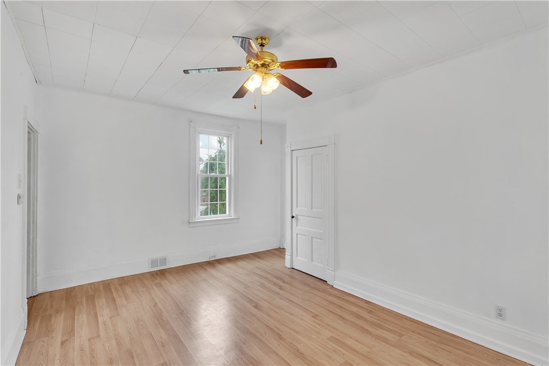 215 Short St