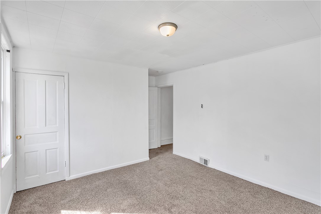 215 Short St
