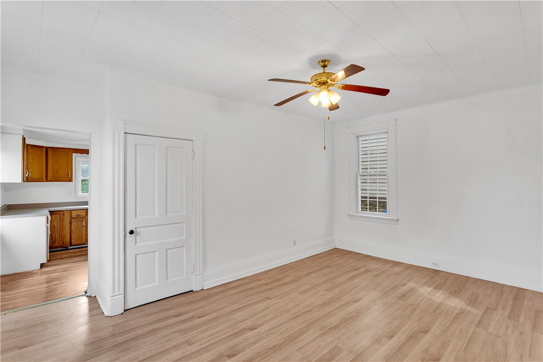 215 Short St