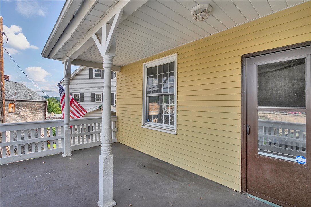 215 Short St