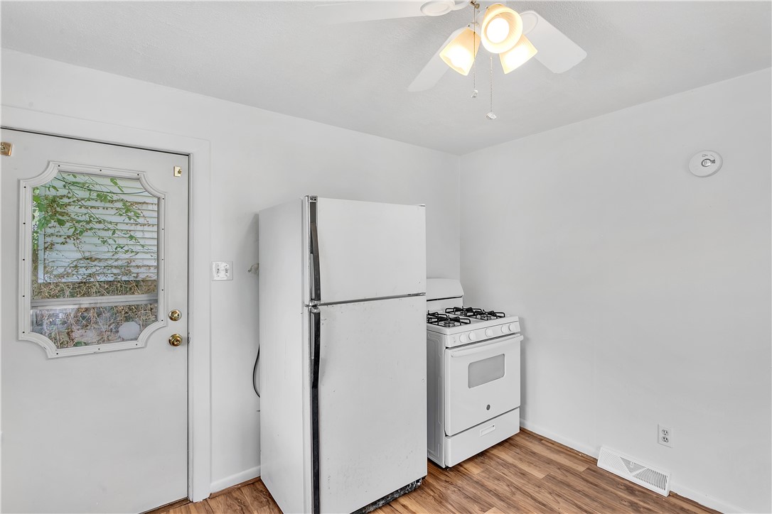 215 Short St