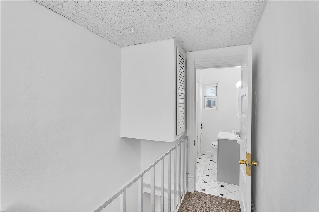 215 Short St