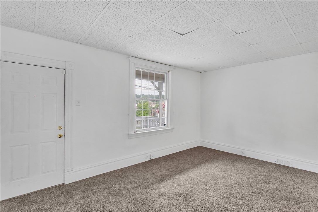 215 Short St