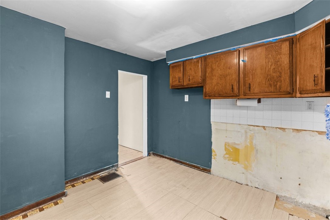 908 North Ave