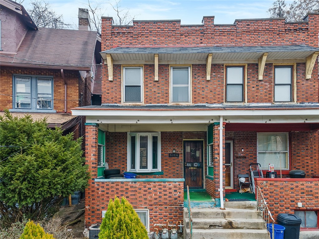 1024 Blackadore St