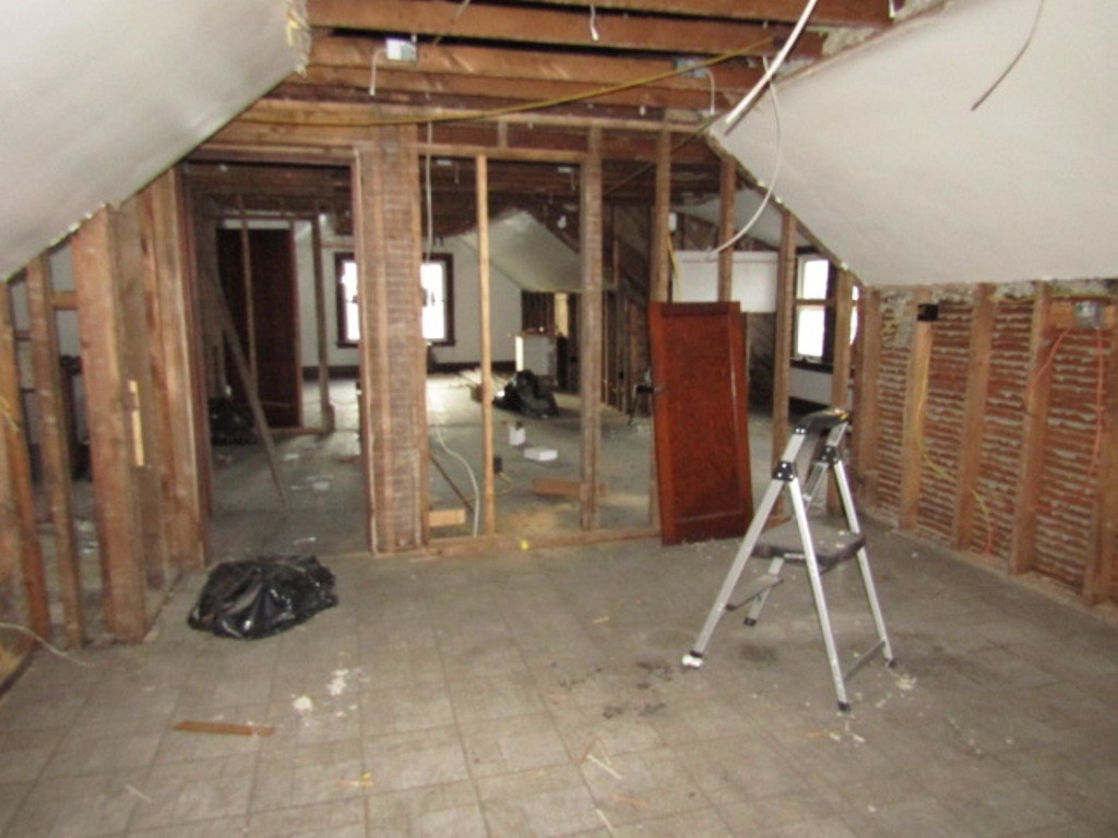 1111 Maple Ave