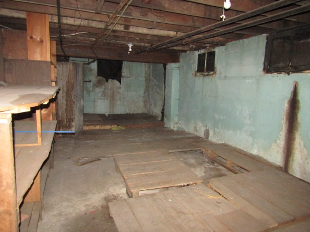 1111 Maple Ave