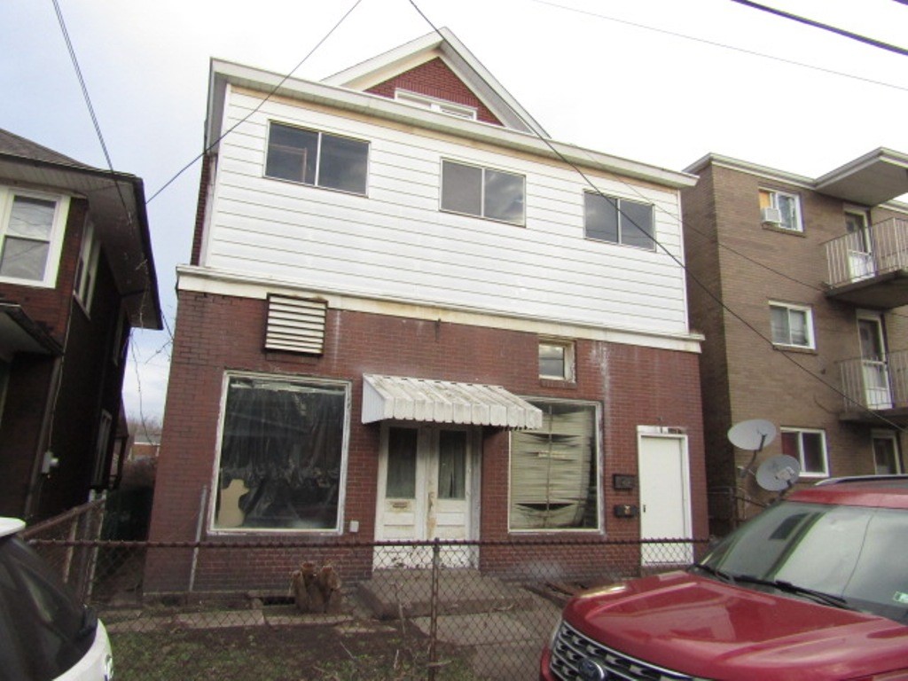1111 Maple Ave
