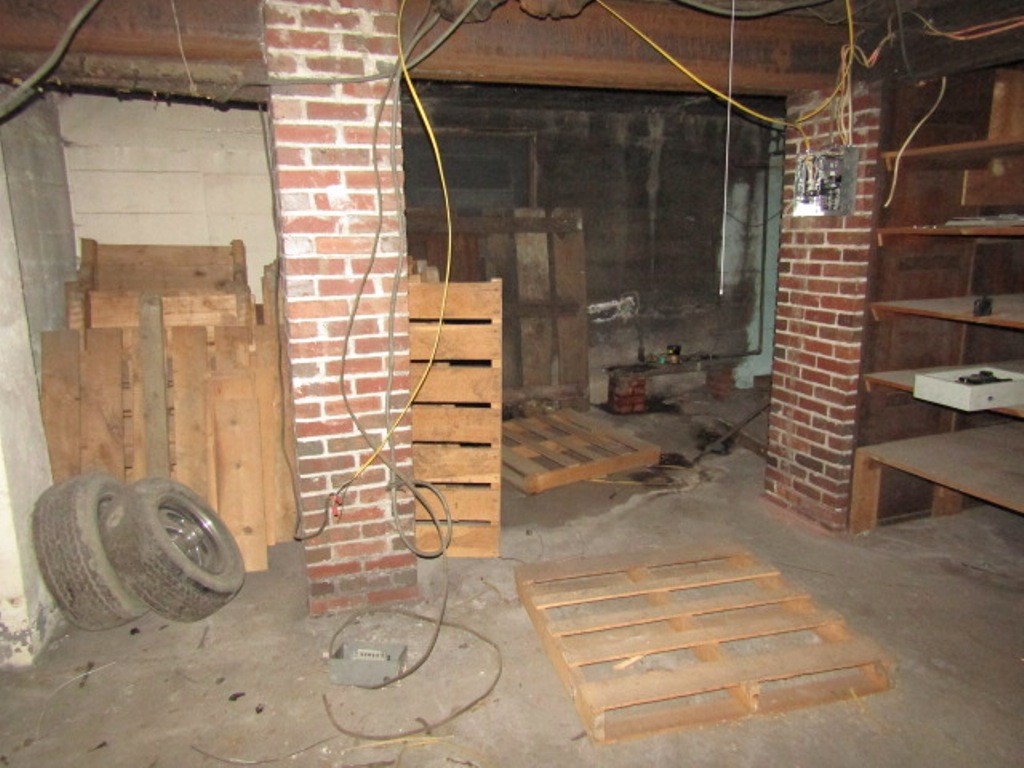 1111 Maple Ave