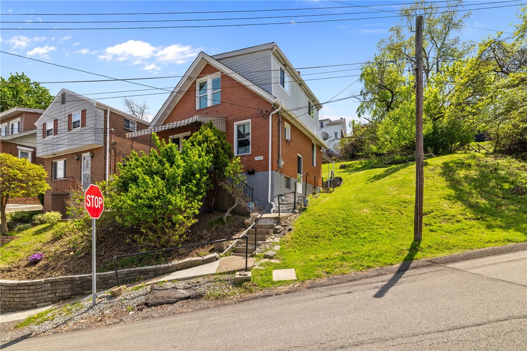 2900 Roland Ave