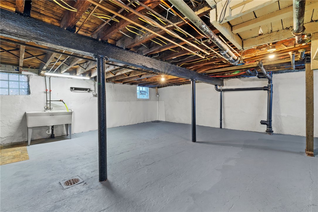 2900 Roland Ave