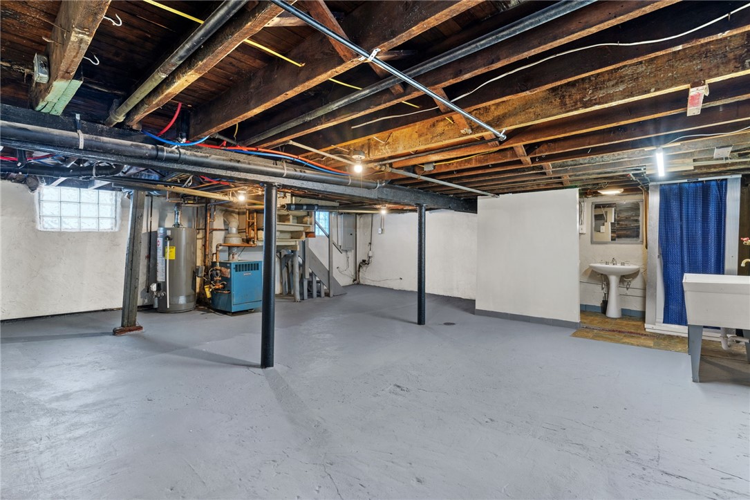 2900 Roland Ave