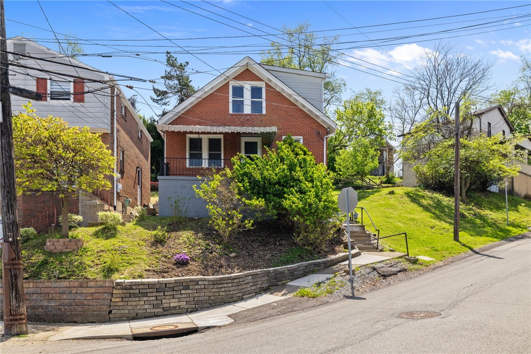 2900 Roland Ave