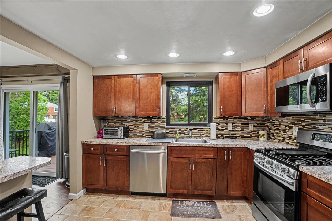 4446 Marywood Dr