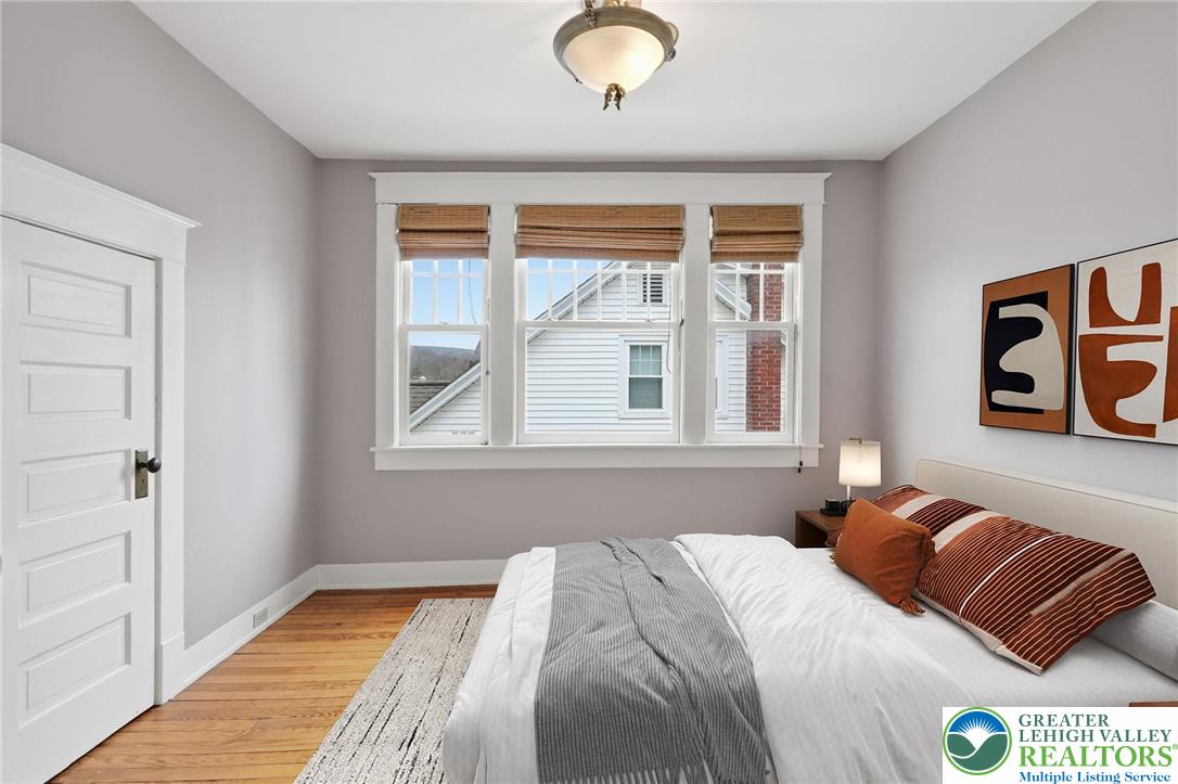 802 Poplar Street