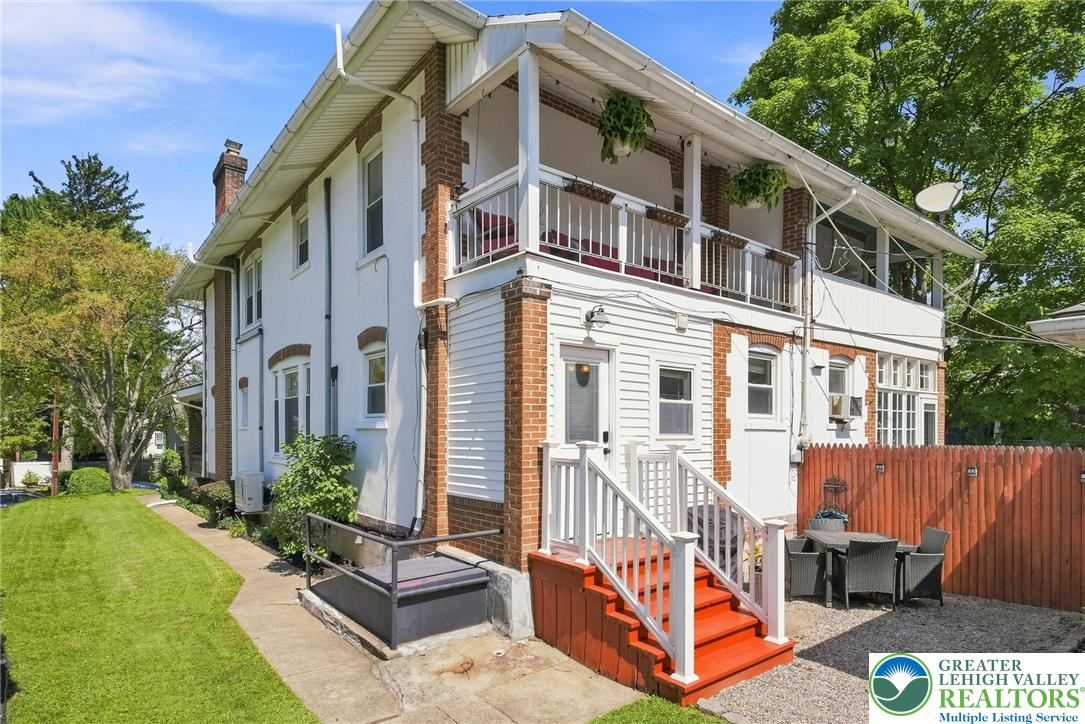 2530 Walnut Street