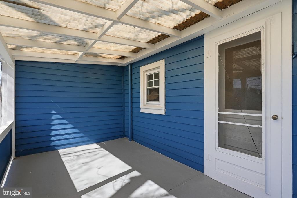 292 WALTER ROAD